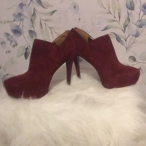 Burgundy Nine West heels. Size 6.5.